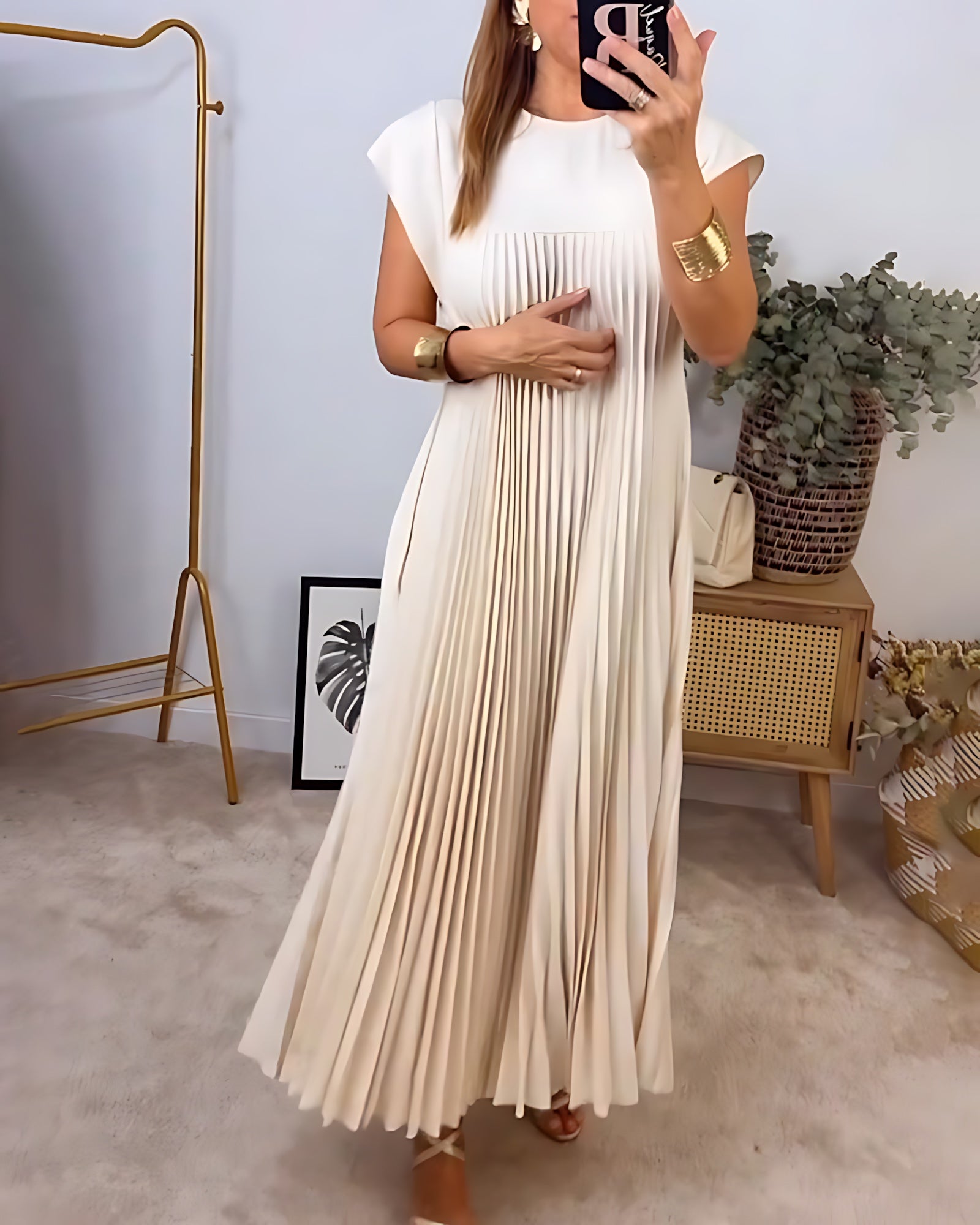 Della – Pleated Crew Neck Cocktail Maxi Dress