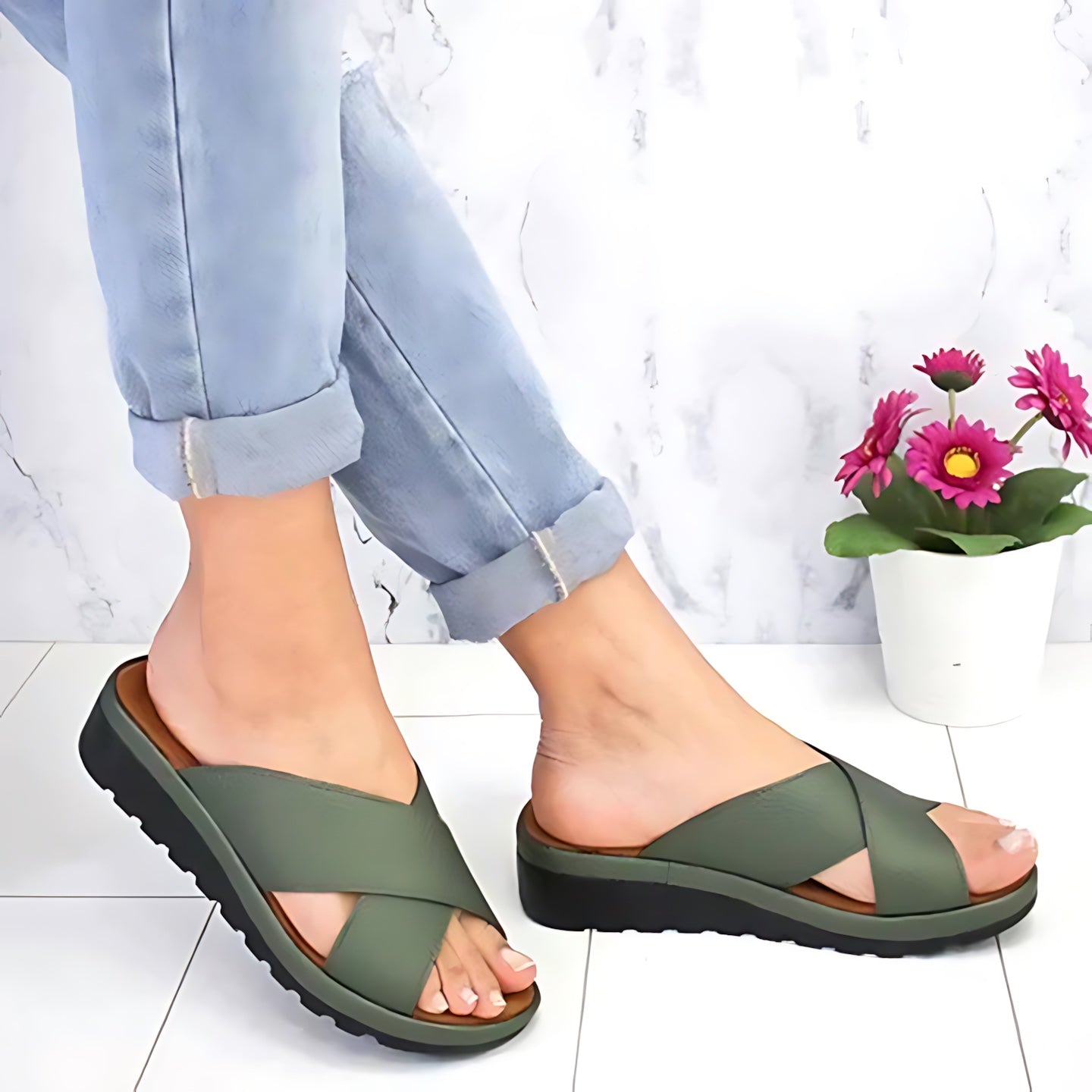 Sadie – Crisscross Platform Slide Sandals
